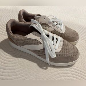 Old Navy Women's Tan and White Sneakers